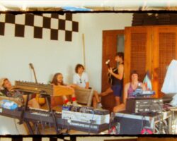 The Strokes – Critique de « Reality Awaits » : sur une forme ludique et puissante