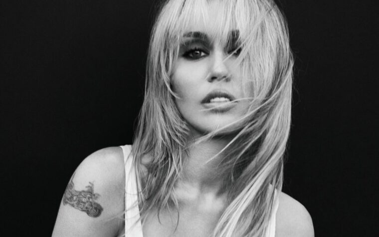 Miley – Critique de 'Bass Persuades' : la star caméléon ne s'explique plus Miley – Critique de 'Bass Persuades' : la star caméléon ne s'explique plus