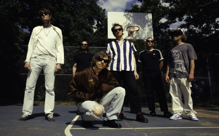 Cage The Elephant affronte « un nouveau départ ou une sorte de renaissance » sur son nouveau single psychédélique « Dying In Reverse » Cage The Elephant affronte « un nouveau départ ou une sorte de renaissance » sur son nouveau single psychédélique « Dying In Reverse »