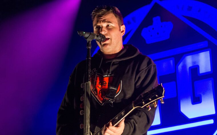 Chad Gilbert, guitariste de New Found Glory, est décédé à l'âge de 45 ans Chad Gilbert, guitariste de New Found Glory, est décédé à l'âge de 45 ans