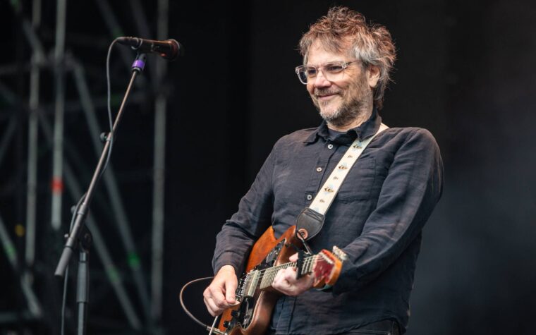 Écoutez Jeff Tweedy de Wilco reprendre « Wild Connection » de Twisted Teens Écoutez Jeff Tweedy de Wilco reprendre « Wild Connection » de Twisted Teens