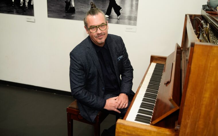 Hommages rendus après la mort de Duncan Sheik, à l'âge de 56 ans : « Celui-ci fait mal et ne semble pas réel » Hommages rendus après la mort de Duncan Sheik, à l'âge de 56 ans : « Celui-ci fait mal et ne semble pas réel »