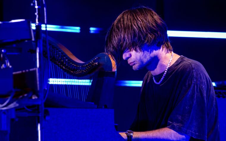 Jonny Greenwood admet qu'il « se sentait comme un guitariste maladroit et qu'il était toujours paresseux » aux débuts de Radiohead Jonny Greenwood admet qu'il « se sentait comme un guitariste maladroit et qu'il était toujours paresseux » aux débuts de Radiohead