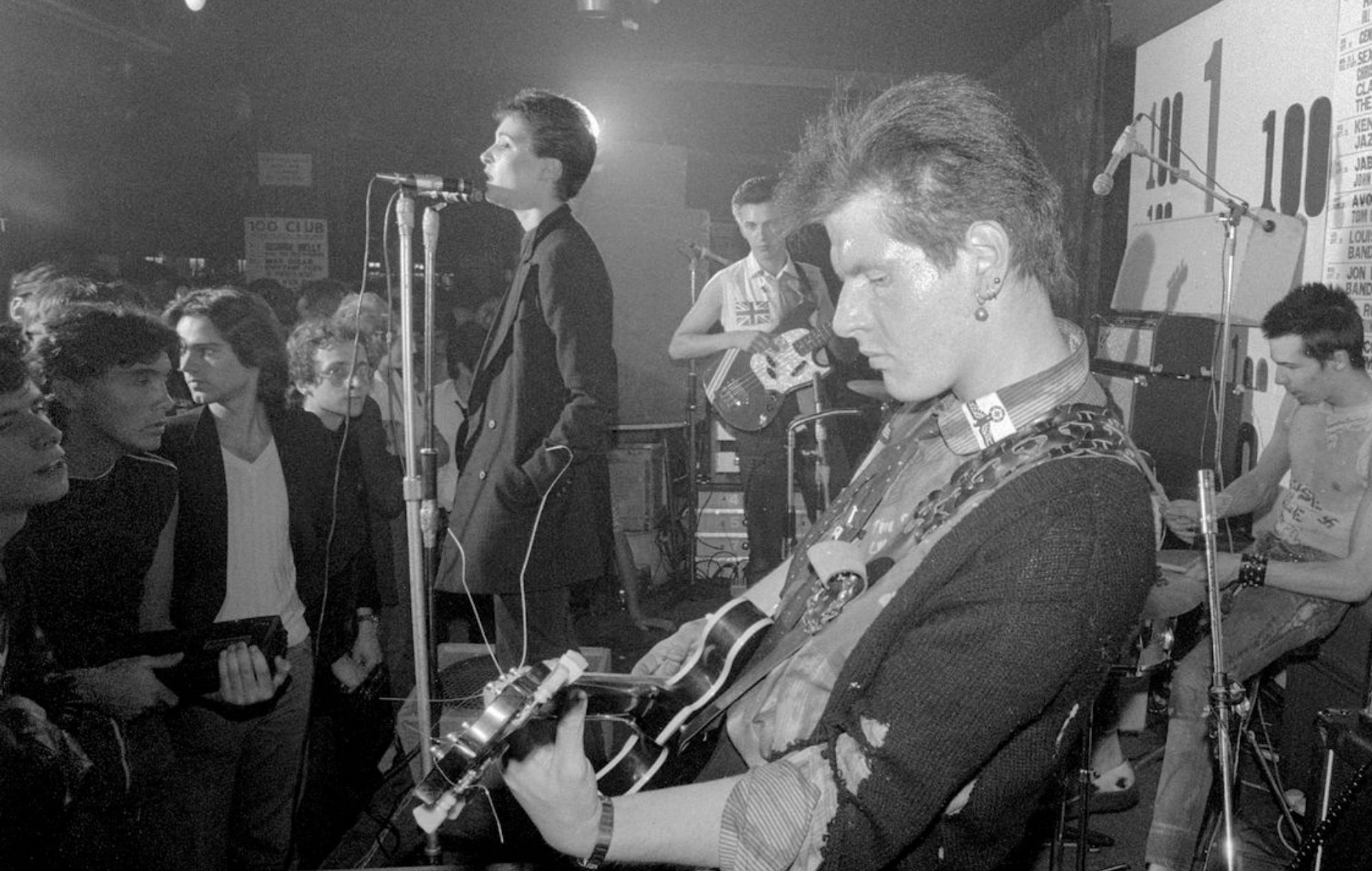 Siouxsie et les Banshees au 100 Club, 1976. CRÉDIT : Barry Plummer