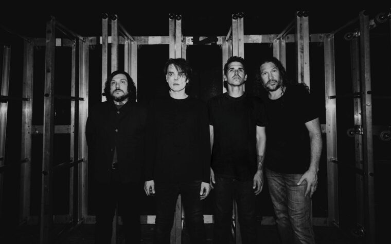My Chemical Romance annonce une réédition élargie du 20e anniversaire de « The Black Parade » avec « The Sharpest Lives (Live from Hoboken) » My Chemical Romance annonce une réédition élargie du 20e anniversaire de « The Black Parade » avec « The Sharpest Lives (Live from Hoboken) »