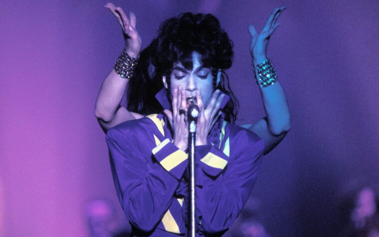 Prince Estate répond aux inquiétudes des fans concernant les rumeurs d'utilisation de l'IA sur la nouvelle version de « Timeless » Prince Estate répond aux inquiétudes des fans concernant les rumeurs d'utilisation de l'IA sur la nouvelle version de « Timeless »