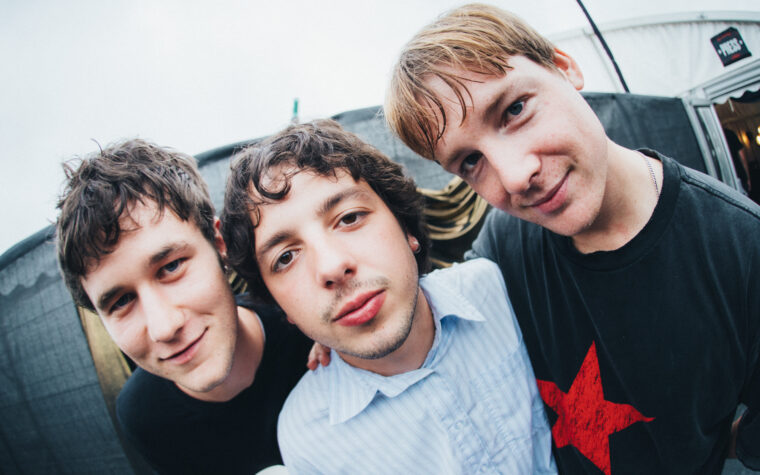 Radio Free Alice nous parle de son soutien à Geese et à son premier album « coming of age » Radio Free Alice nous parle de son soutien à Geese et à son premier album « coming of age »