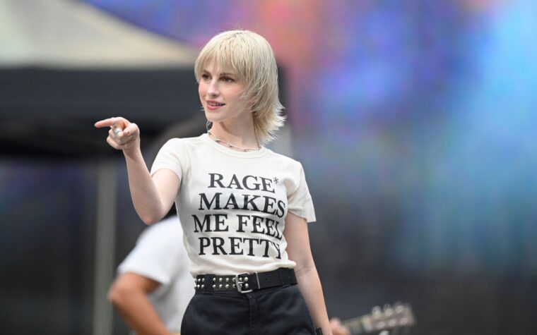 Voici ce que Hayley Williams a joué lors du coup d'envoi de la tournée « The Hayley Williams Show » à West Palm Beach