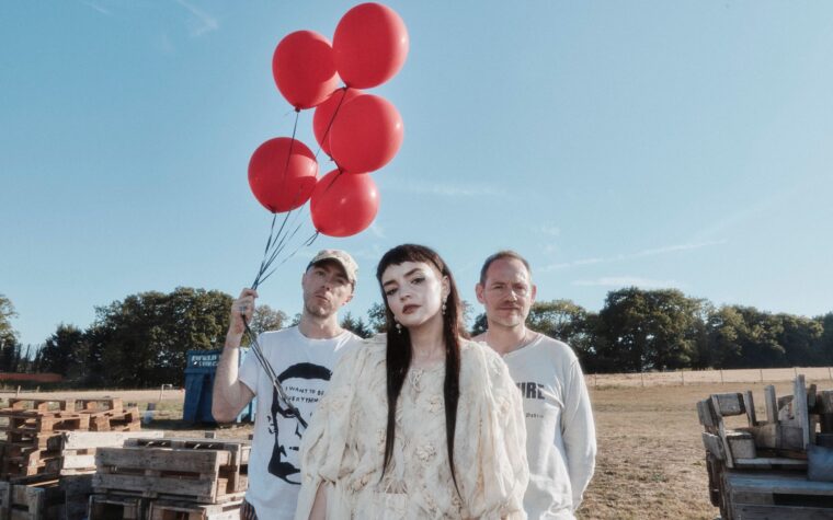 Chvrches annonce son premier album en près de six ans, « All The King's Men », ainsi qu'une tournée en 2027 au Royaume-Uni, en Irlande et en Amérique du Nord Chvrches annonce son premier album en près de six ans, « All The King's Men », ainsi qu'une tournée en 2027 au Royaume-Uni, en Irlande et en Amérique du Nord