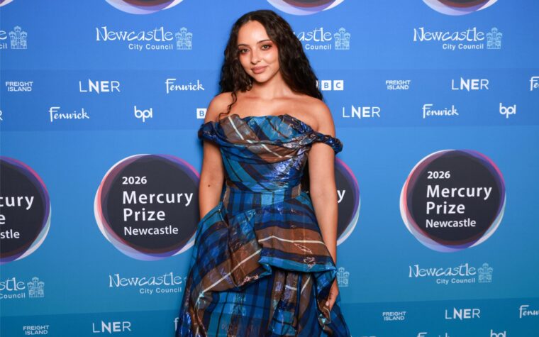 Jade parle de la nouvelle musique « courageuse et audacieuse », des rêves de Reading et Leeds et si nous la verrons à Glasto l'année prochaine Jade parle de la nouvelle musique « courageuse et audacieuse », des rêves de Reading et Leeds et si nous la verrons à Glasto l'année prochaine