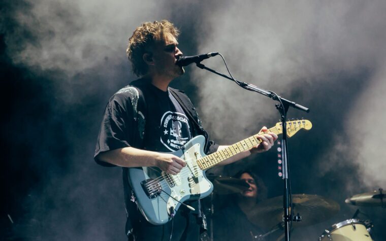 Sam Fender « pas content » du prix des billets pour la tournée des stades 2027 : « Ils sont en train d'être changés » Sam Fender « pas content » du prix des billets pour la tournée des stades 2027 : « Ils sont en train d'être changés »
