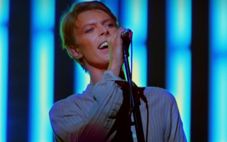 Le légendaire concert inédit de David Bowie en 1978, « Stage », sera présenté dans les arènes en tant qu'« expérience immersive mondiale », réalisé avec Brett Morgen Le légendaire concert inédit de David Bowie en 1978, « Stage », sera présenté dans les arènes en tant qu'« expérience immersive mondiale », réalisé avec Brett Morgen
