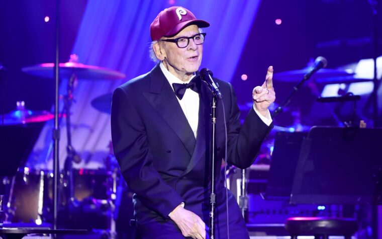 Art Garfunkel reporte sa tournée au Royaume-Uni après avoir reçu un diagnostic d'infection respiratoire Art Garfunkel reporte sa tournée au Royaume-Uni après avoir reçu un diagnostic d'infection respiratoire