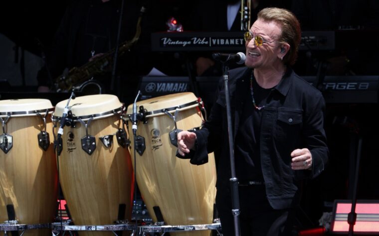 Bono admet que l'album iTunes « Songs of Innocence » de U2 « est allé trop loin » Bono admet que l'album iTunes « Songs of Innocence » de U2 « est allé trop loin »