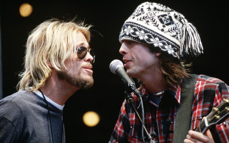Dave Grohl sur le braconnage de Taylor Hawkins par Alanis Morissette et le moment où ils sont devenus « les meilleurs amis pour le reste de nos vies » Dave Grohl sur le braconnage de Taylor Hawkins par Alanis Morissette et le moment où ils sont devenus « les meilleurs amis pour le reste de nos vies »