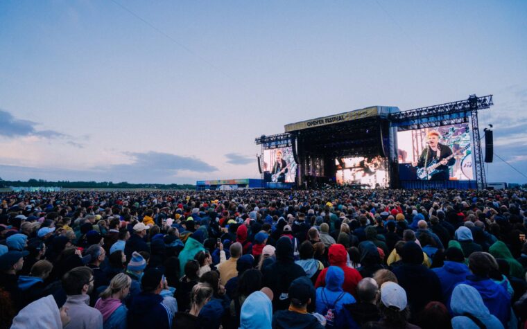Les Chemical Brothers, Ellie Goulding et Adéla mènent la dernière vague de line-up pour l'Open'er 2027 Les Chemical Brothers, Ellie Goulding et Adéla mènent la dernière vague de line-up pour l'Open'er 2027