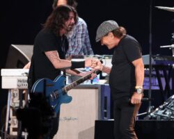 Regardez Dave Grohl rejoindre AC/DC pour "Highway To Hell" lors de la dernière tournée "Power Up"