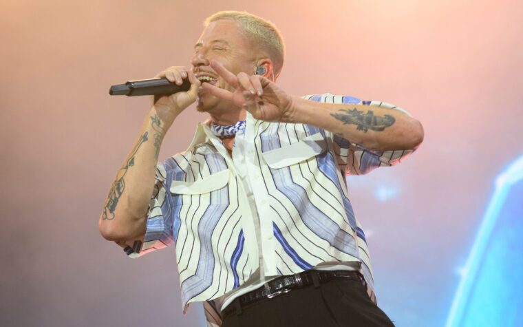 Regardez Macklemore, Hozier et Kneecap se réunir pour un spectacle gratuit et à guichets fermés « Free Palestine » à Dublin Regardez Macklemore, Hozier et Kneecap se réunir pour un spectacle gratuit et à guichets fermés « Free Palestine » à Dublin