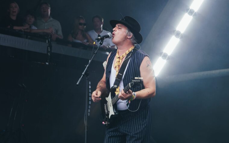 Regardez Pete Doherty des Libertines reprendre en karaoké « Smile » de Lily Allen en Corée du Sud Regardez Pete Doherty des Libertines reprendre en karaoké « Smile » de Lily Allen en Corée du Sud