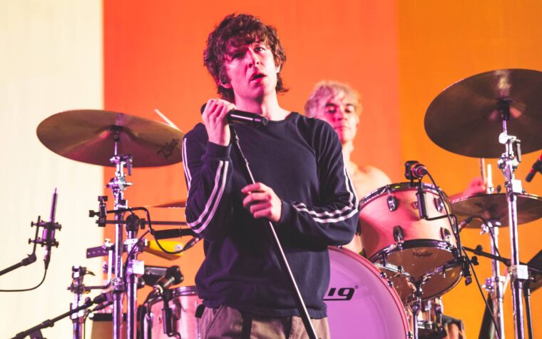 Regardez Turnstile faire ses débuts dans « Saturday Night Live » avec le medley « Birds » et « I Care/Dull » Regardez Turnstile faire ses débuts dans « Saturday Night Live » avec le medley « Birds » et « I Care/Dull »