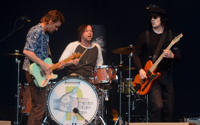 Regardez les Raconteurs se réunir au concert de Jack White à Nashville Regardez les Raconteurs se réunir au concert de Jack White à Nashville